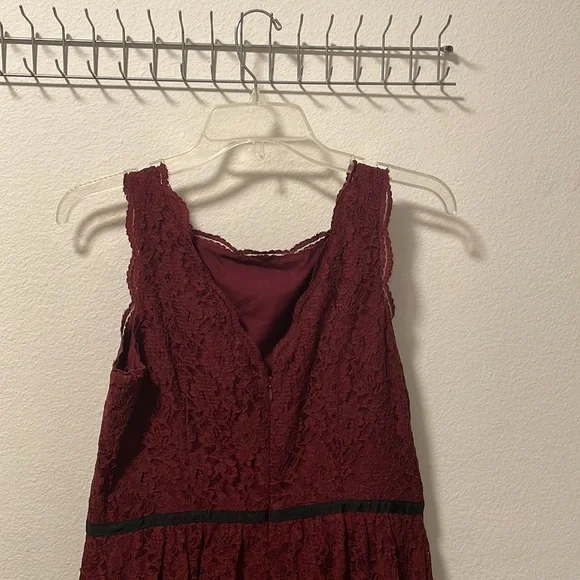LOFT Women's Maroon Lace Dress Size 6P EUC - Picture 4 of 7